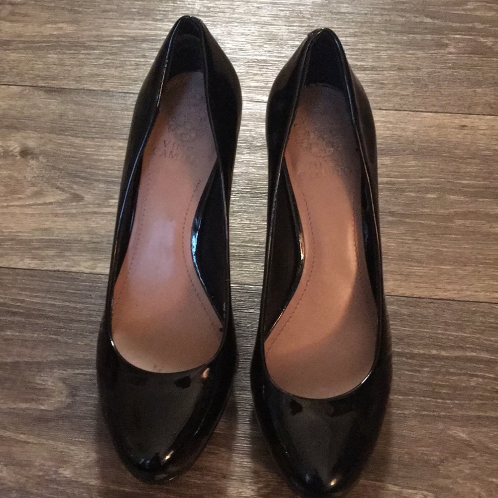 Black high heel pumps